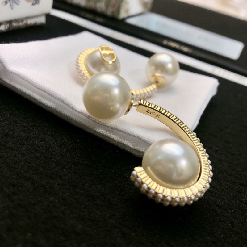 chr1st1an D10r earrings